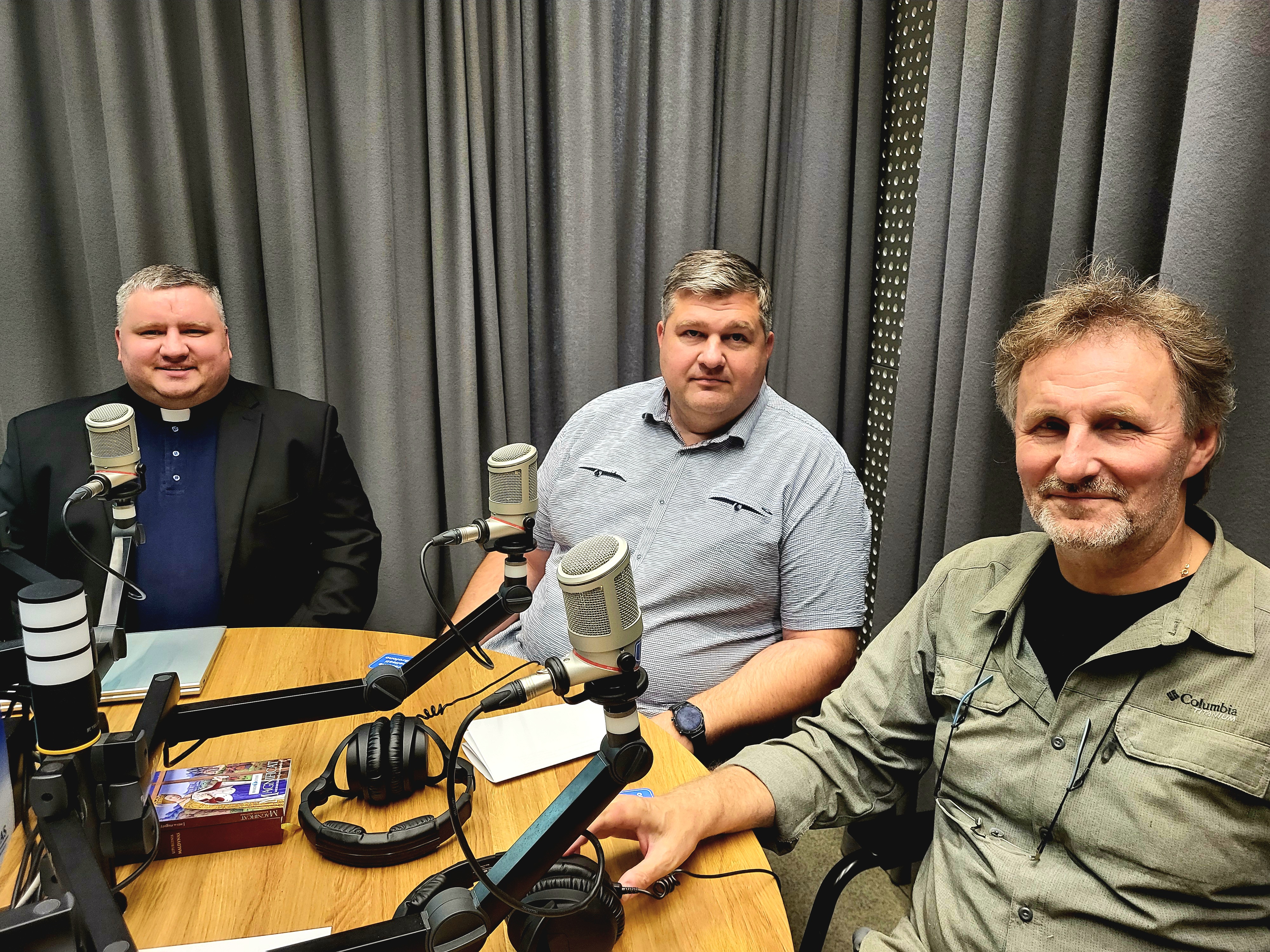 Keičiame naratyvą apie savižudybę: dvasininkai ir psichologas atsako į sunkius klausimus